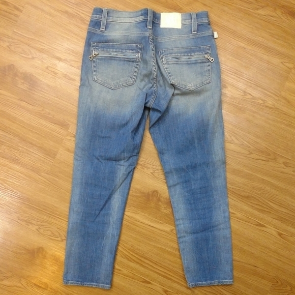 Rock& Republic Zipper Pocket Capri Jeans - Picture 2 of 8